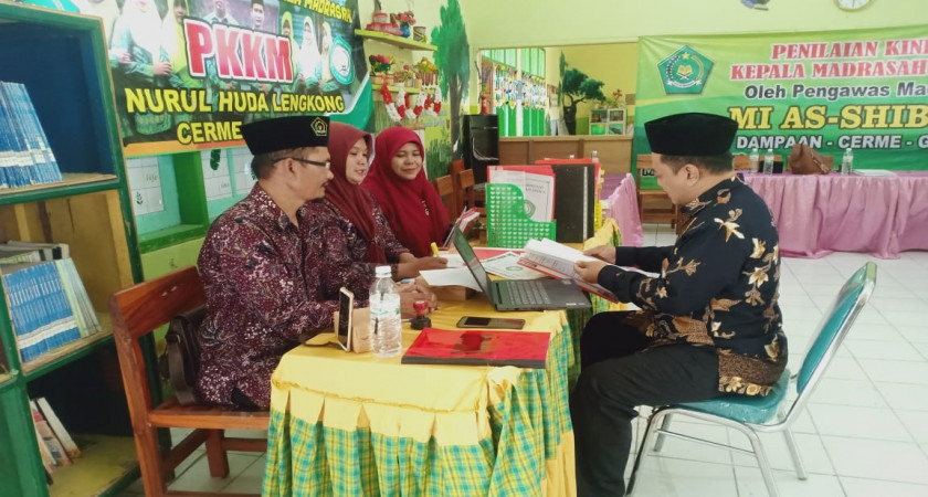 PENILAIAN KINERJA KEPALA MADRASAH MEMACUH PENGEMBANGAN MADRASAH DI MI NURUL HUDA LENGKONG CERME GRESIK